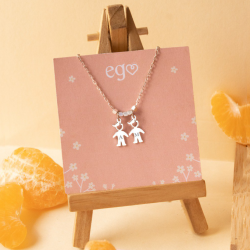 Cadena 2 niños con inicial