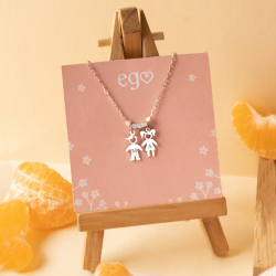 Cadena niño y niña con inicial