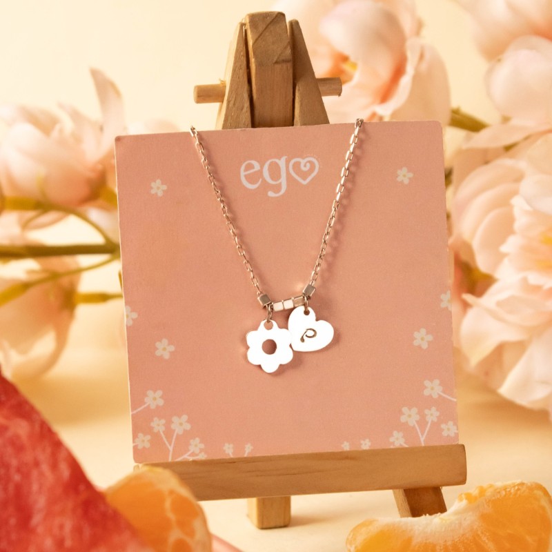 Cadena flor y corazón con inicial