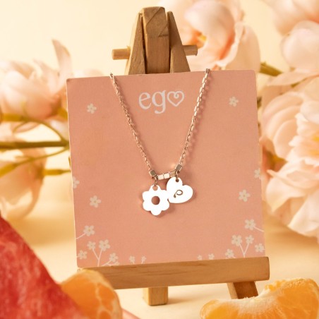 Cadena flor y corazón con inicial