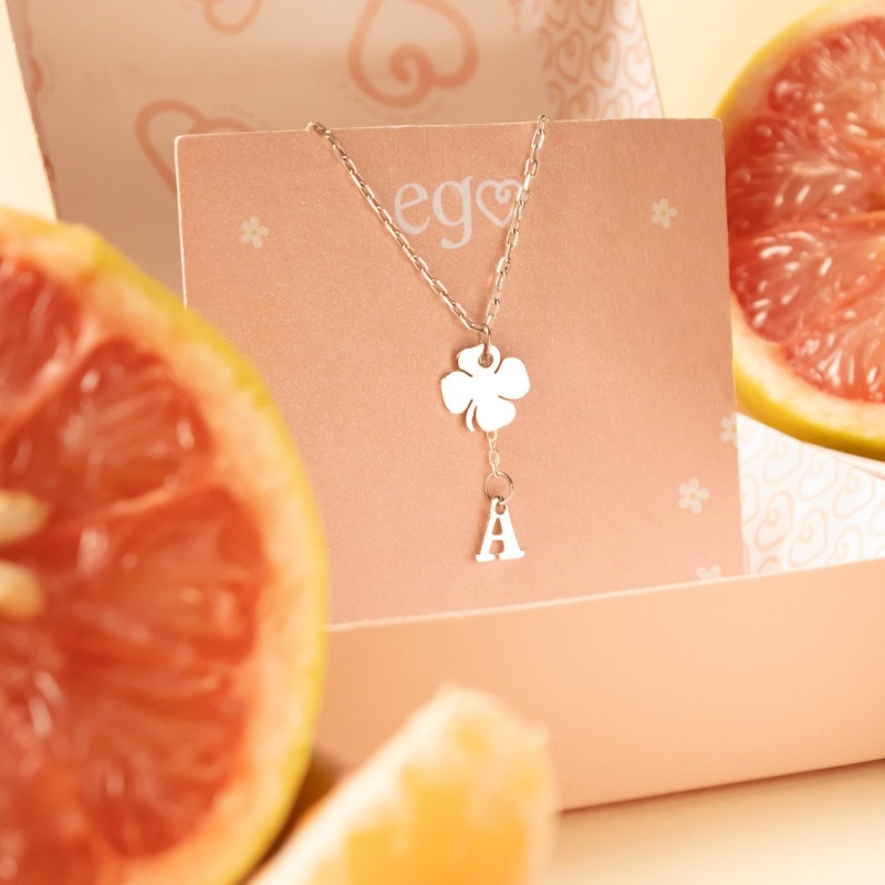 Cadena trébol e inicial