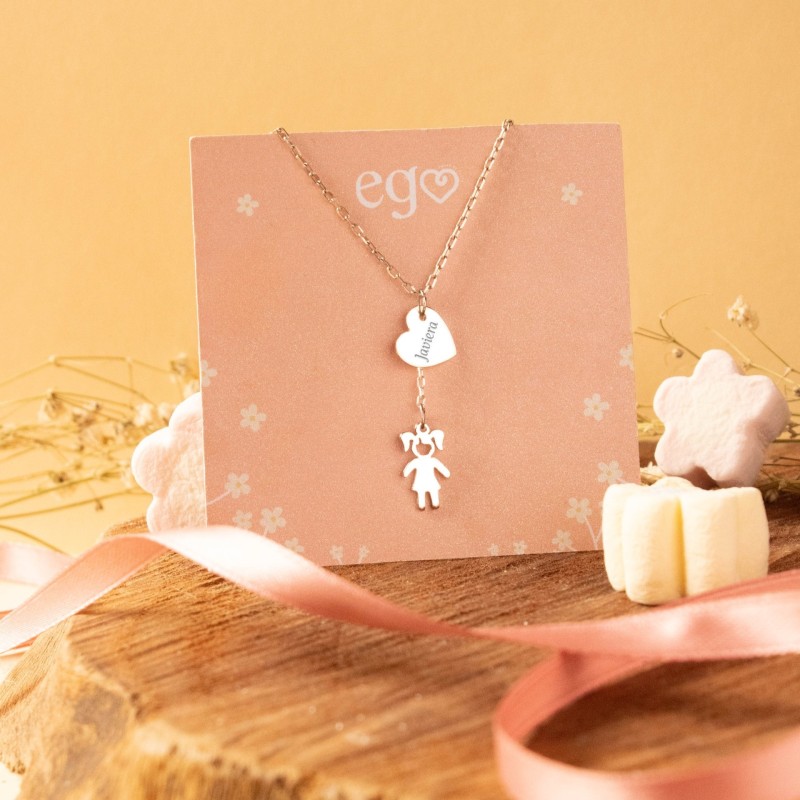 Cadena corazón y niña