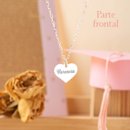 Cadena de corazón con nombre y  grabado de graduación